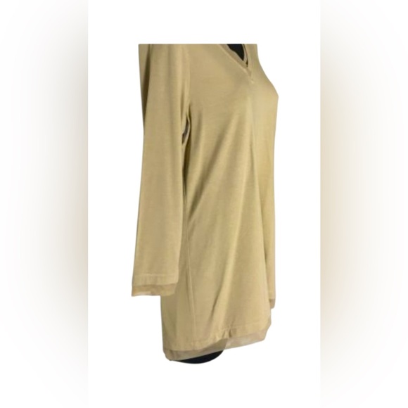 Sale! 🛍️ Per Se by Carlisle V-Neck Knit Top w/ Mesh Trim - Picture 3 of 8